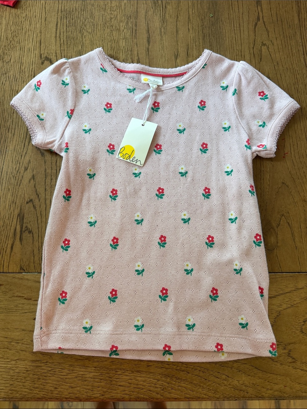 Boden girls short sleeve 5 -6Pink Short Sleeve Tee with Red & White Floral Print